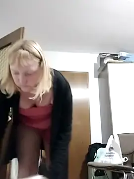 LiluLiluLilu online show from September 23, 2025, 8:16 pm