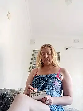 LiluLiluLilu online show from September 13, 2025, 7:08 am