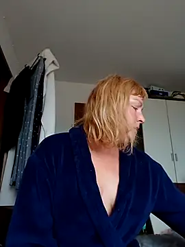 LiluLiluLilu online show from April 14, 2026, 7:24 am