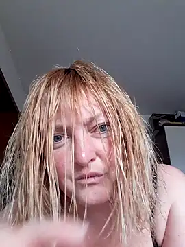 LiluLiluLilu online show from October 13, 2025, 8:49 am