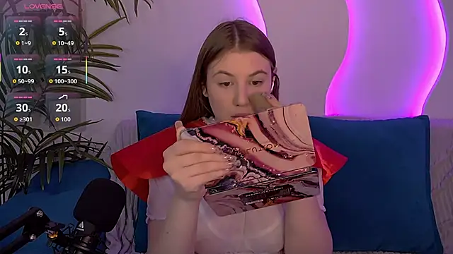 MelanieHenders online show from October 31, 2025, 5:48 am