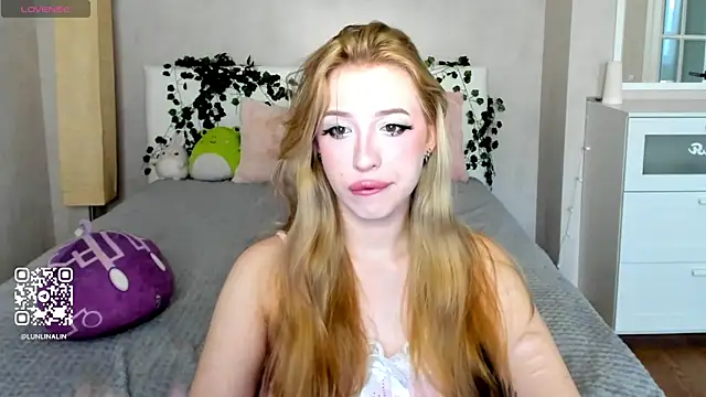 Snapshot of LightStar_18 chatting on October 27, 2025, 9:21 am LightStar 18 online show from October 27, 2025, 9:21 am