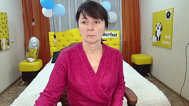 VivianGuchih online show from September 28, 2025, 5:58 am