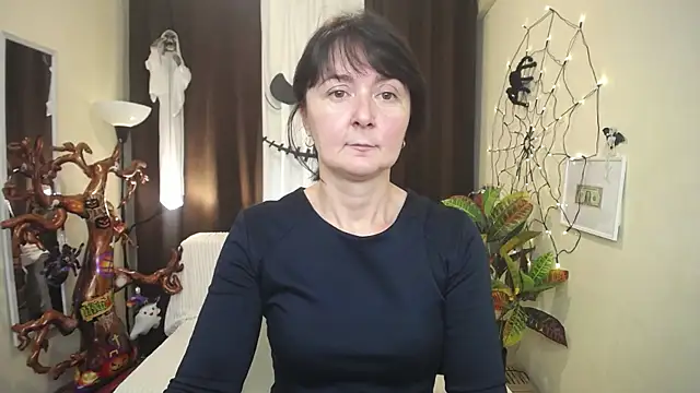 VivianGuchih online show from October 12, 2025, 6:26 am