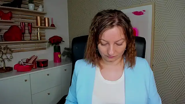 angelaSamt online show from April 20, 2026, 5:43 am