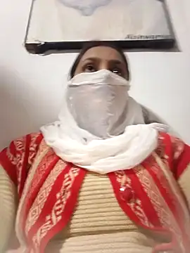 posewith online show from November 18, 2025, 3:15 pm