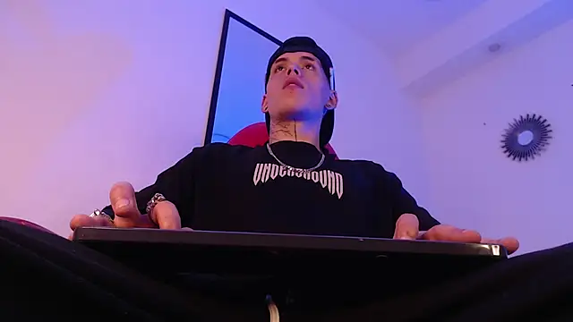 Snapshot of Anhonymus_ chatting on September 12, 2025, 4:07 pm Anhonymus online show from September 12, 2025, 4:07 pm