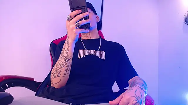 Snapshot of Anhonymus_ chatting on September 28, 2025, 4:19 am Anhonymus online show from September 28, 2025, 4:19 am