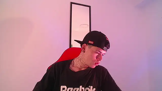 Snapshot of Anhonymus_ chatting on September 23, 2025, 3:57 am Anhonymus online show from September 23, 2025, 3:57 am