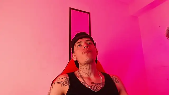 Snapshot of Anhonymus_ chatting on October 5, 2025, 10:33 pm Anhonymus online show from October 5, 2025, 10:33 pm