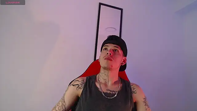 Snapshot of Anhonymus_ chatting on October 3, 2025, 12:39 pm Anhonymus online show from October 3, 2025, 12:39 pm