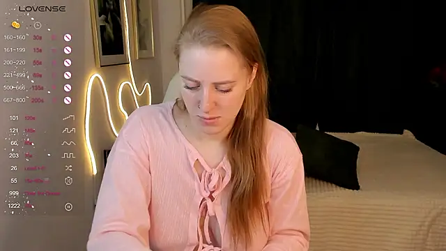 Snapshot of Alice_Cire chatting on February 20, 2026, 12:51 am Alice Cire online show from February 20, 2026, 12:51 am