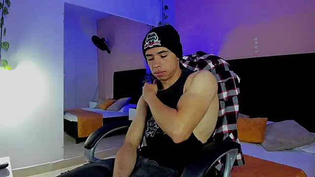 Muscle Scott online show from November 30, 2025, 2:29 pm