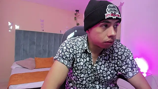 Muscle Scott online show from December 3, 2025, 12:37 pm