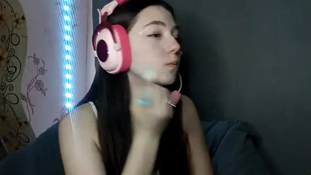 Sophiecuttie online show from October 30, 2025, 3:09 pm