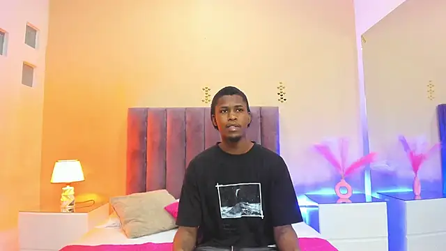 Kiaraa y Her Crazy online show from December 19, 2025, 3:54 am