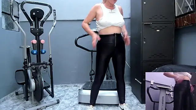 GretaVoss  online show from October 25, 2025, 9:04 pm