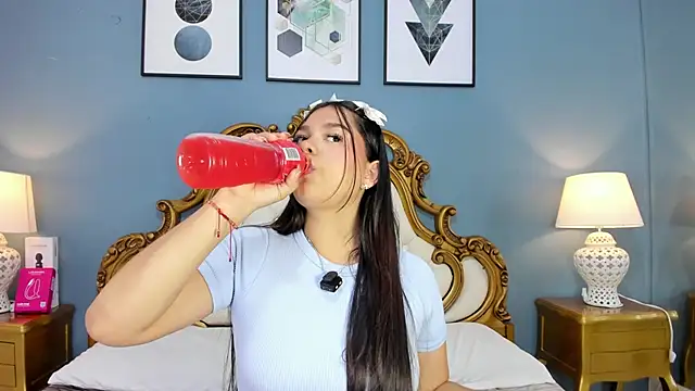 HatsaJones online show from February 18, 2026, 4:10 am