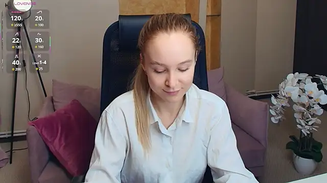 SoonMoor online show from December 3, 2025, 7:35 pm