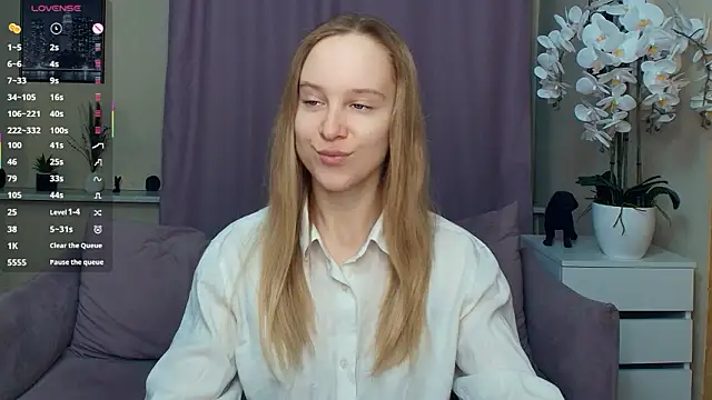 SoonMoor online show from March 17, 2026, 6:44 pm