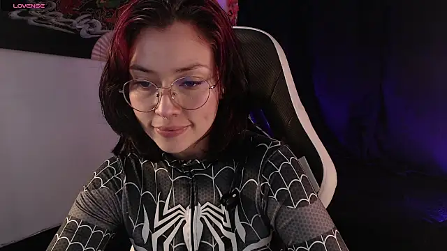 Ellyuwuw online show from July 13, 2026, 1:05 am