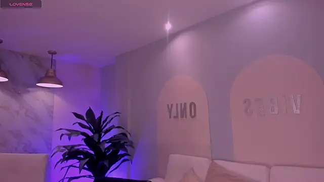 Snapshot of SussyBellX chatting on February 14, 2026, 4:23 am SussyBellX online show from February 14, 2026, 4:23 am