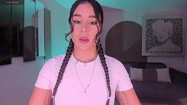 Snapshot of SussyBellX chatting on November 4, 2025, 7:39 pm SussyBellX online show from November 4, 2025, 7:39 pm