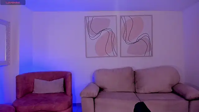 Snapshot of SussyBellX chatting on November 25, 2025, 8:09 pm SussyBellX online show from November 25, 2025, 8:09 pm