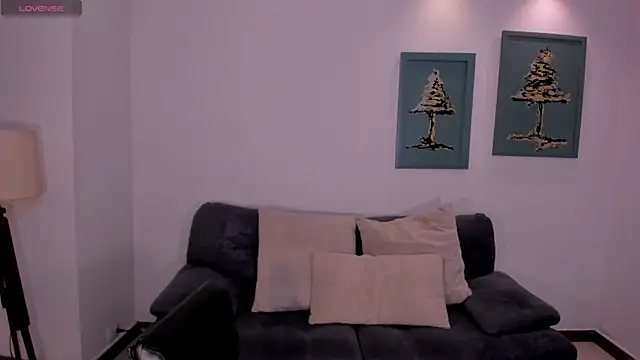 Snapshot of SussyBellX chatting on November 18, 2025, 7:28 pm SussyBellX online show from November 18, 2025, 7:28 pm