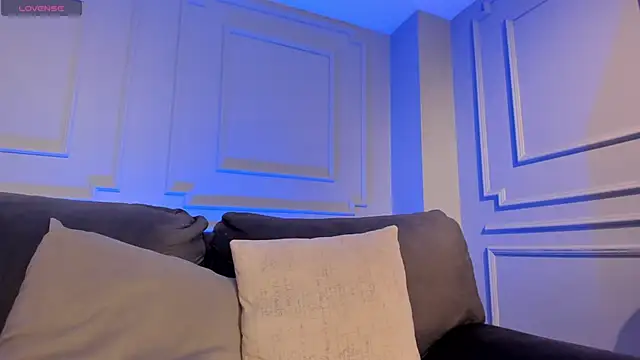 LucyWeiss  online show from October 15, 2025, 7:44 pm