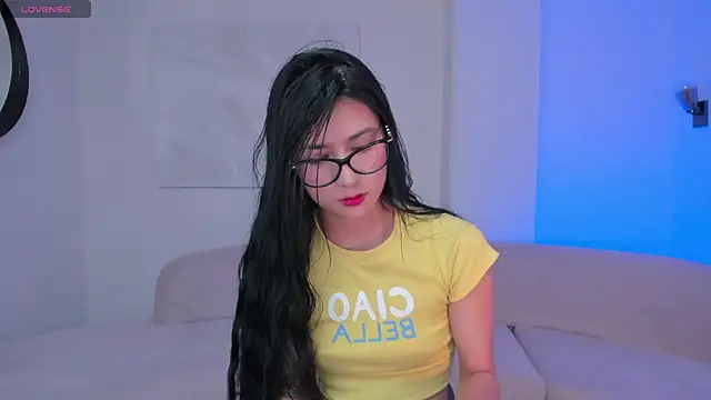 LaurentConnor online show from December 4, 2025, 3:27 am