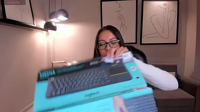 NinaBlum online show from October 19, 2025, 3:20 am