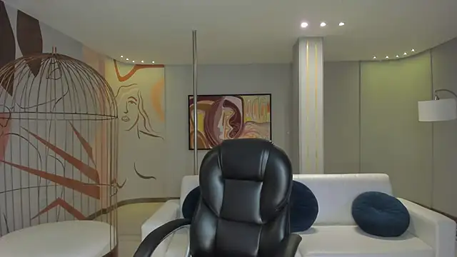 NinaBlum online show from October 24, 2025, 3:27 am