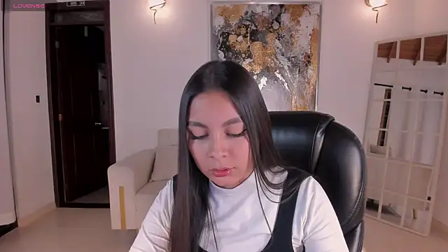 NinaBlum online show from September 29, 2025, 12:06 am