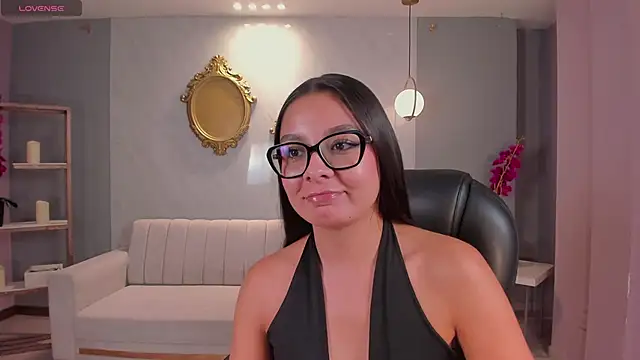 NinaBlum online show from November 11, 2025, 2:28 am