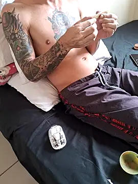 Skate012 online show from May 1, 2026, 2:22 pm