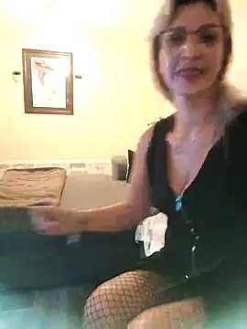 Snapshot of laura1076 chatting on October 8, 2025, 8:31 pm laura1076 online show from October 8, 2025, 8:31 pm