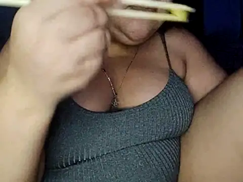 Snapshot of xlatinastar chatting on February 27, 2026, 11:48 pm xlatinastar online show from February 27, 2026, 11:48 pm