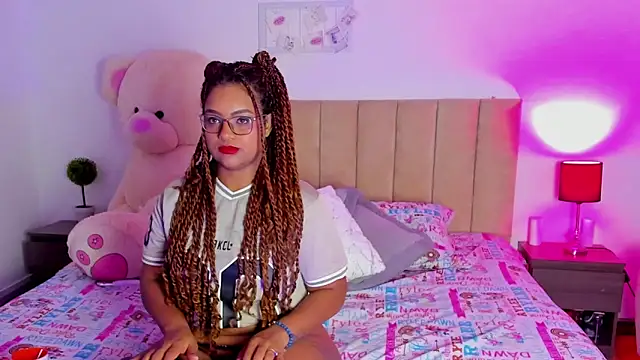 Hill Brownie online show from December 5, 2025, 1:21 pm