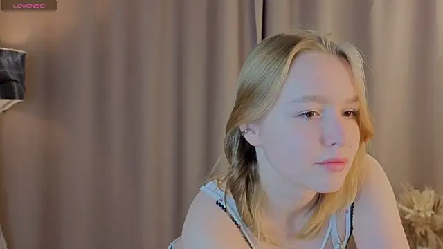 VinnieSerrano online show from November 5, 2025, 1:03 pm