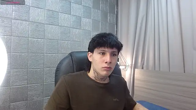 Iantwink18 online show from October 13, 2025, 7:59 pm