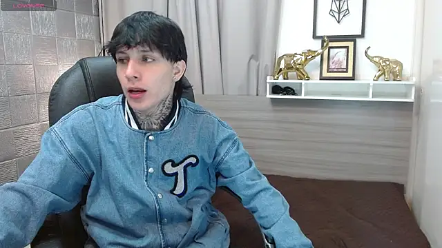 Iantwink18 online show from February 20, 2026, 8:33 pm