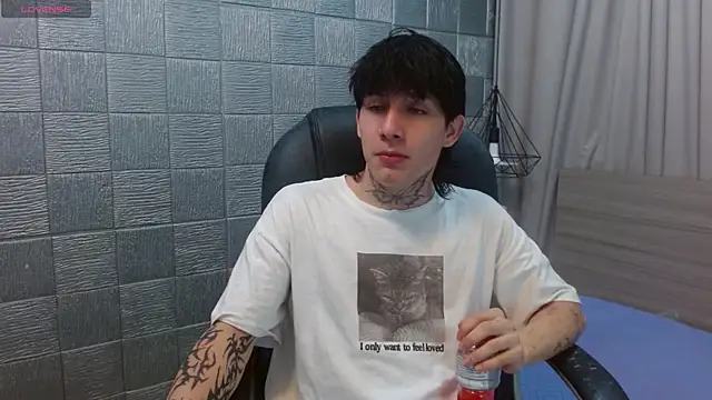 Iantwink18 online show from November 29, 2025, 3:17 am