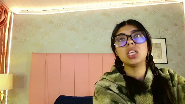 Snapshot of Maia_Reficco chatting on September 10, 2025, 12:26 pm Maia Reficco online show from September 10, 2025, 12:26 pm
