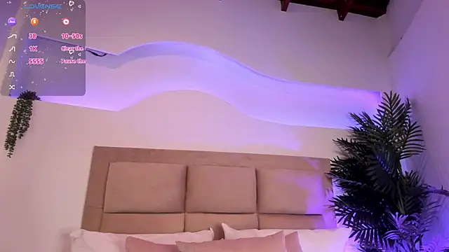 Snapshot of Aliina__Sauvage chatting on October 18, 2025, 12:18 pm Aliina Sauvage online show from October 18, 2025, 12:18 pm