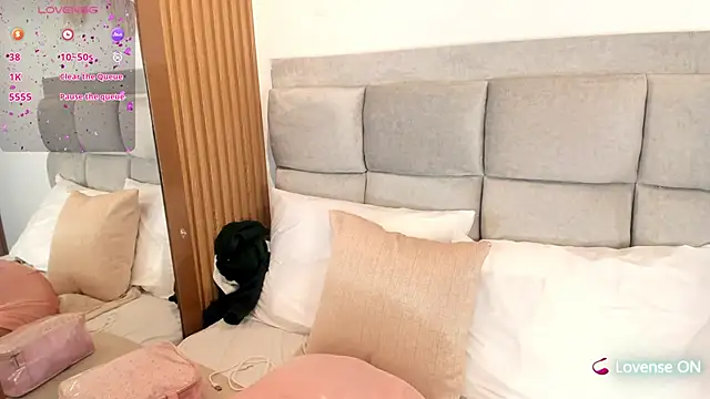 Snapshot of Aliina__Sauvage chatting on November 27, 2025, 8:20 pm Aliina Sauvage online show from November 27, 2025, 8:20 pm