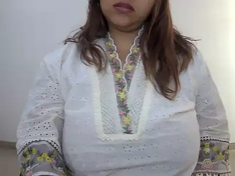 Snapshot of mrymlove chatting on November 19, 2025, 5:18 am mrymlove online show from November 19, 2025, 5:18 am