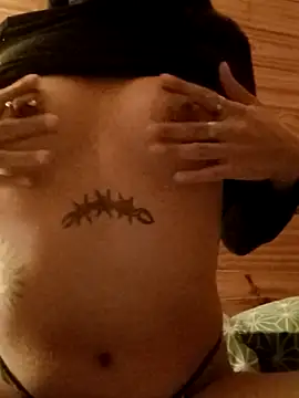 malvinaAAA online show from September 22, 2025, 4:40 am