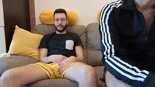 Amicisegreti online show from April 22, 2026, 5:25 am