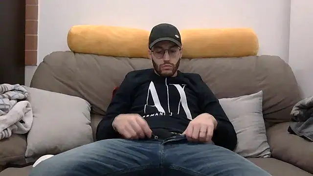 Amicisegreti online show from February 5, 2026, 9:21 pm